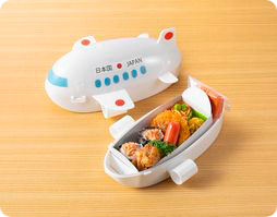 Airplane-shaped lunch boxes